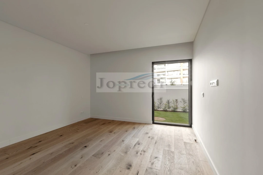 Apartamento T4 para Venda em Carcavelos e Parede Foto 21