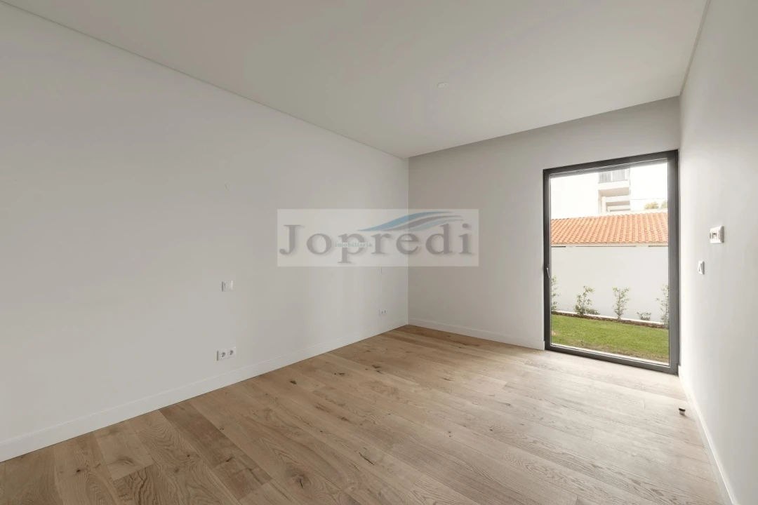Apartamento T4 para Venda em Carcavelos e Parede Foto 25