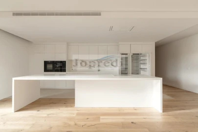 Apartamento T4 para Venda em Carcavelos e Parede