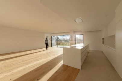 Apartamento T4 para Venda em Carcavelos e Parede