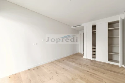 Apartamento T4 para Venda em Carcavelos e Parede