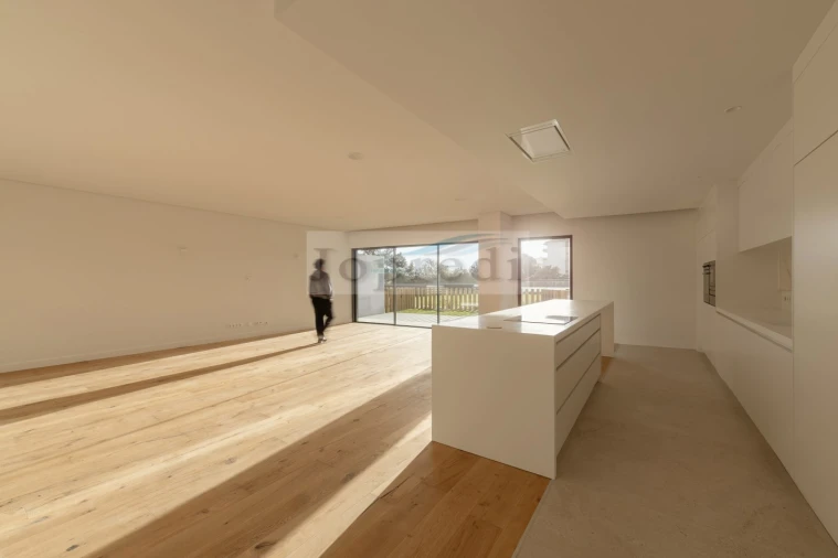 Apartamento T4 para Venda em Carcavelos e Parede Foto 5