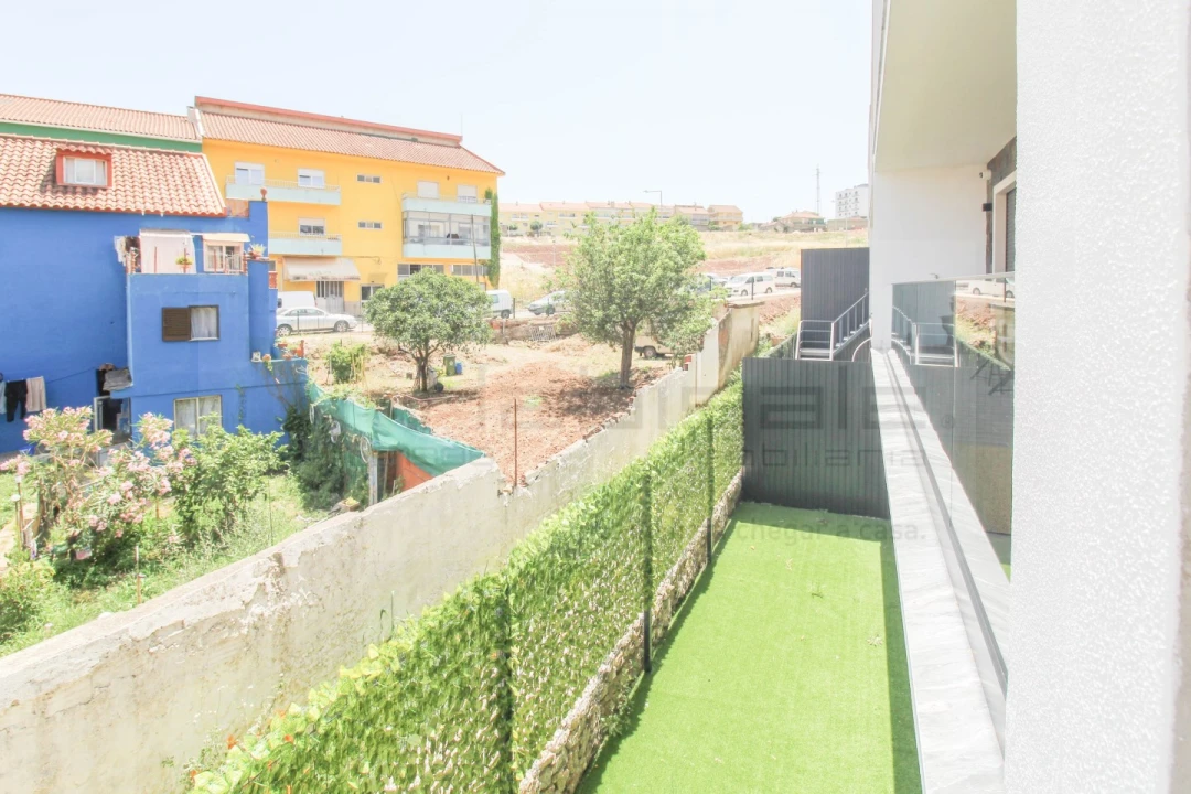 Moradia T5 para Venda em Ramada e Caneças Foto 3