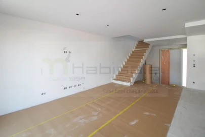 Moradia T5 para Venda em Ramada e Caneças