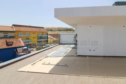 Moradia T5 para Venda em Ramada e Caneças