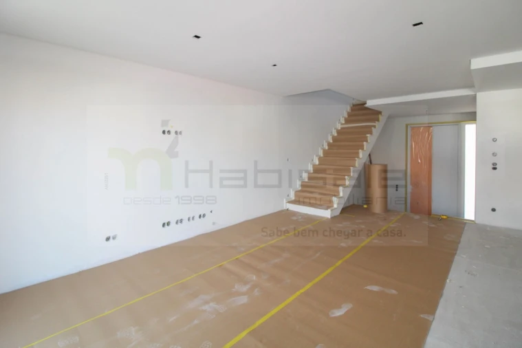 Moradia T5 para Venda em Ramada e Caneças Foto 2