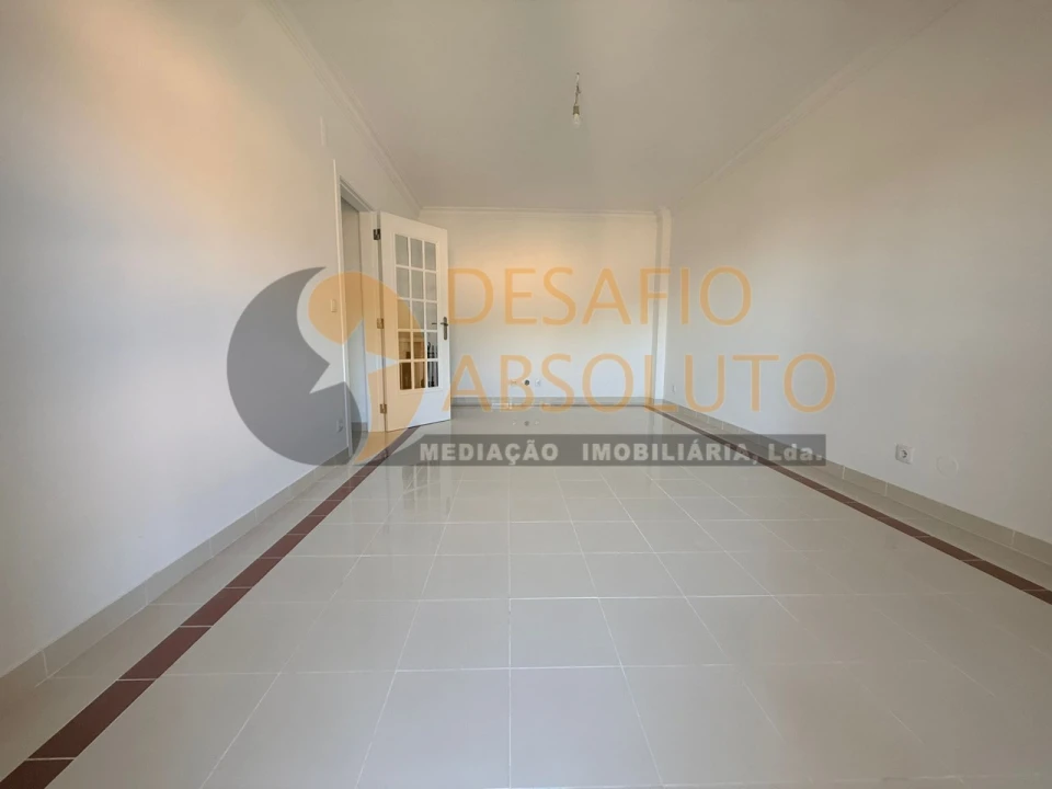 Apartamento T3 para Venda em Laranjeiro e Feijó Foto 2