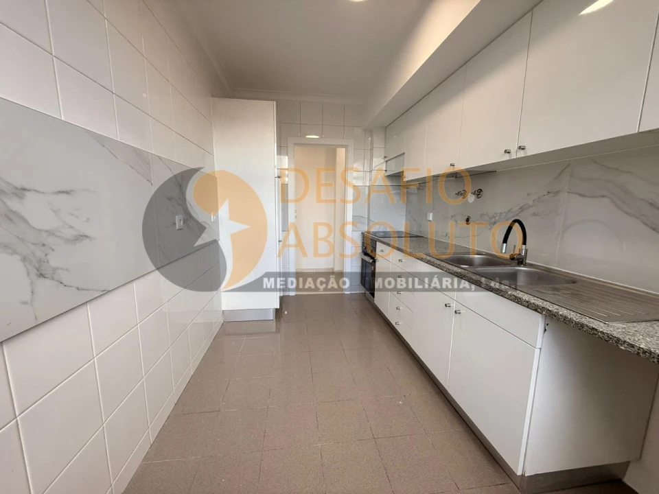Apartamento T3 para Venda em Laranjeiro e Feijó Foto 6