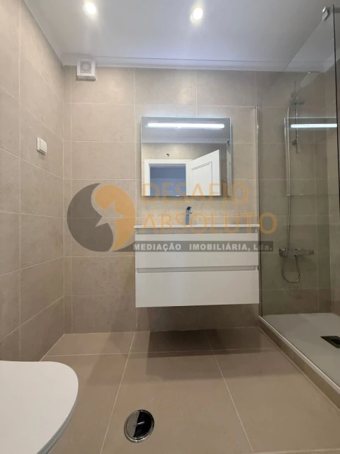 Apartamento T3 para Venda em Laranjeiro e Feijó