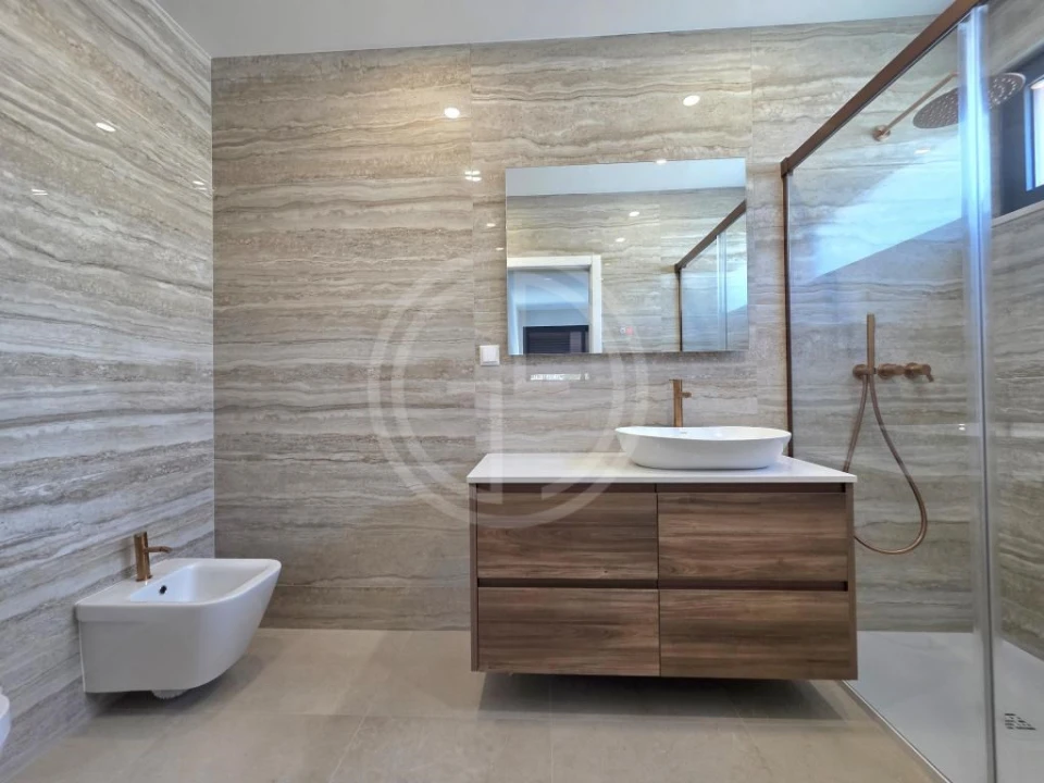 Apartamento T3 para Venda em Quarteira Foto 16