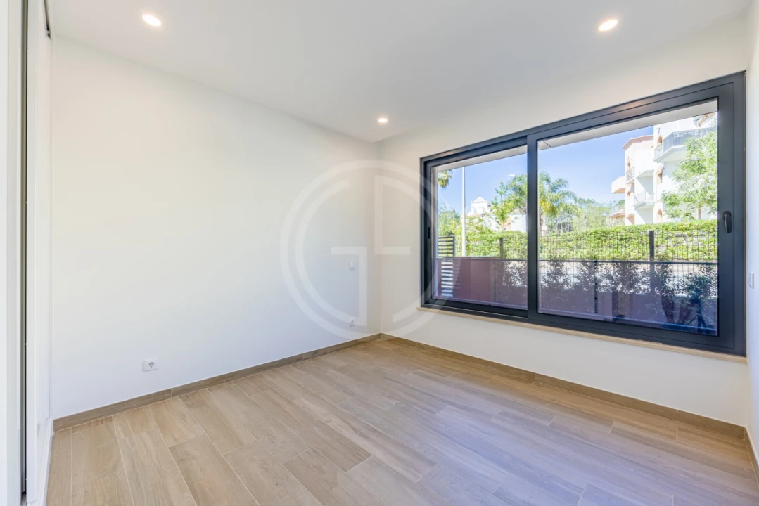 Apartamento T3 para Venda em Quarteira Foto 8