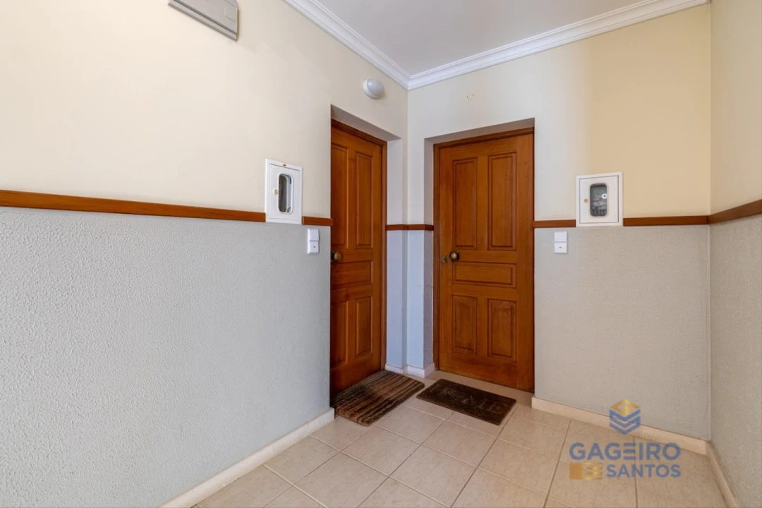 Apartamento T1 para Venda em Tornada e Salir do Porto Foto 16