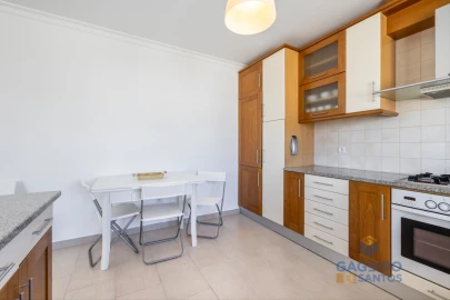Apartamento T1 para Venda em Tornada e Salir do Porto