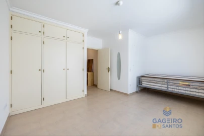 Apartamento T1 para Venda em Tornada e Salir do Porto