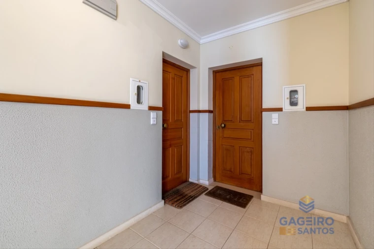 Apartamento T1 para Venda em Tornada e Salir do Porto Foto 16