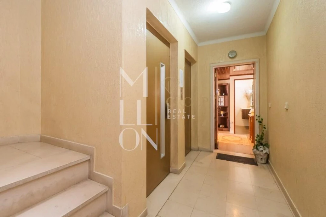Apartamento T2 para Venda em Agualva e Mira-Sintra Foto 4
