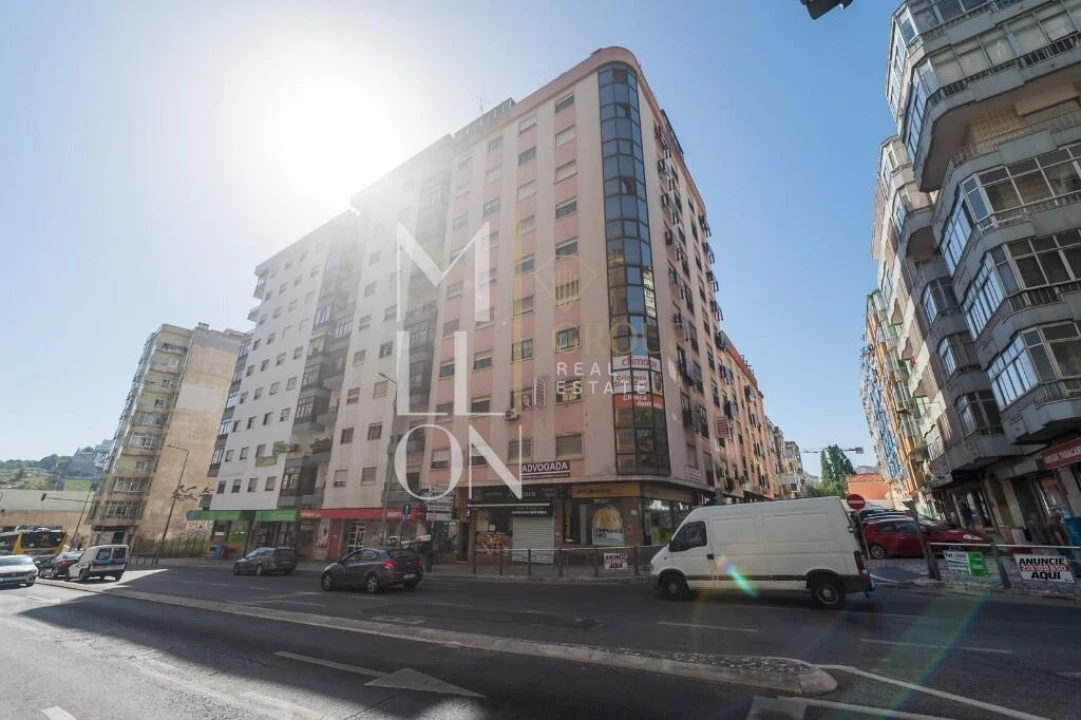 Apartamento T2 para Venda em Agualva e Mira-Sintra Foto 2