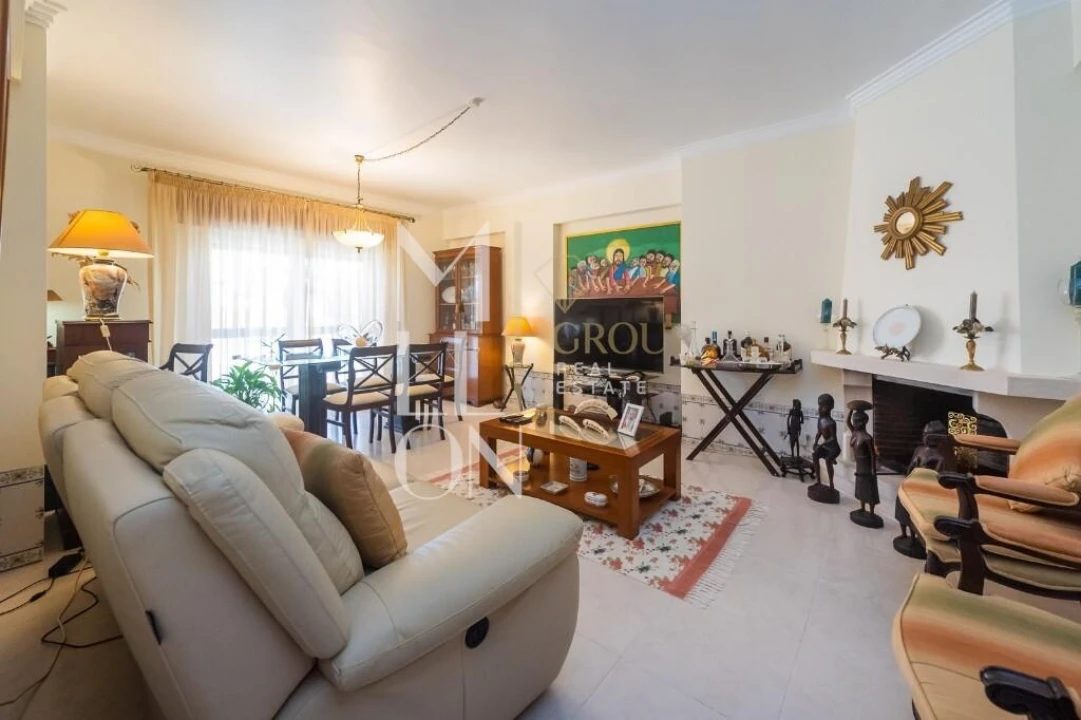 Apartamento T2 para Venda em Agualva e Mira-Sintra Foto 1