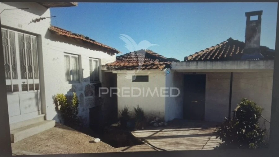 Moradia T3 para Venda em São Mamede de Ribatua