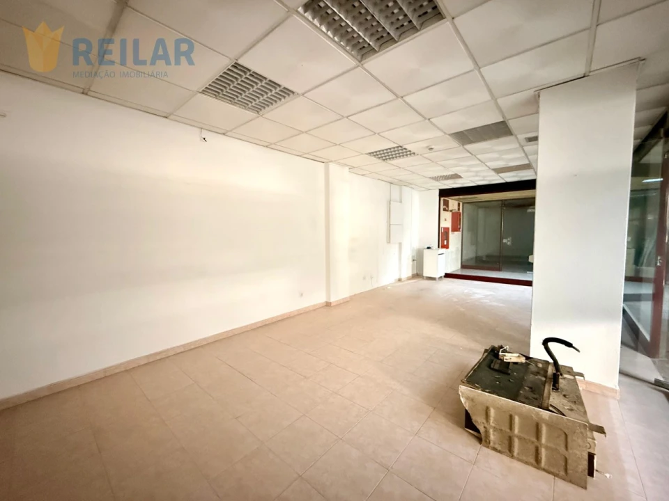 Loja para Venda em Póvoa de Santa Iria e Forte da Casa Foto 9
