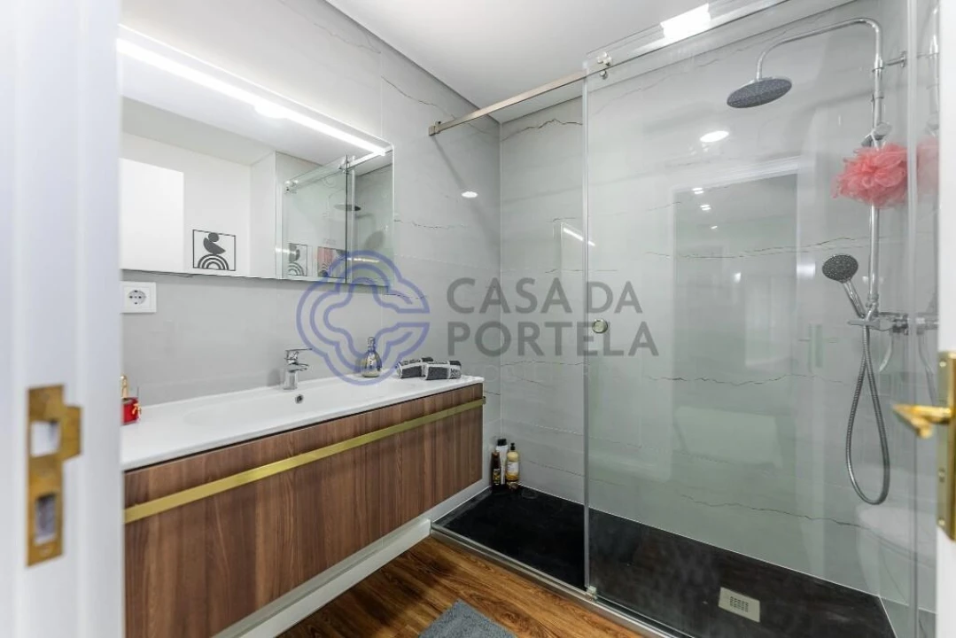 Apartamento T4 para Venda em Pedroso e Seixezelo Foto 16