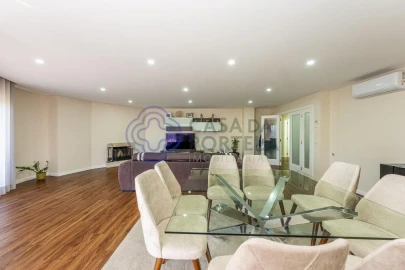 Apartamento T4 para Venda em Pedroso e Seixezelo