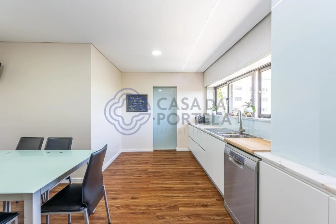 Apartamento T4 para Venda em Pedroso e Seixezelo Foto 4