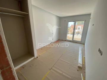 Moradia T4 para Venda em Charneca de Caparica e Sobreda