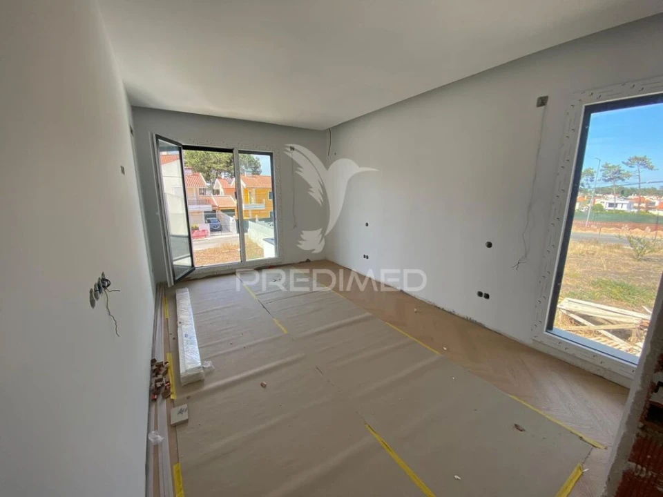 Moradia T4 para Venda em Charneca de Caparica e Sobreda Foto 18