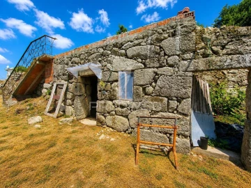 Quinta para Venda em Sande, Vilarinho, Barros e Gomide