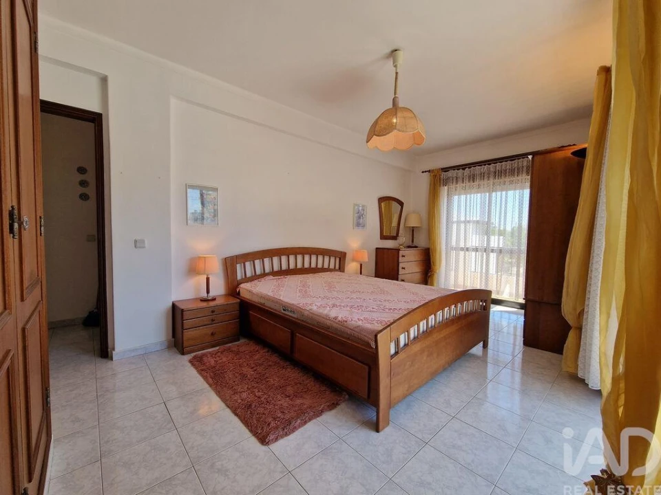 Apartamento T3 para Venda em Quelfes Foto 17