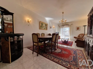 Apartamento T3 para Venda em Quelfes