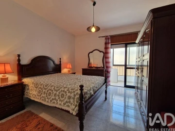 Apartamento T3 para Venda em Quelfes