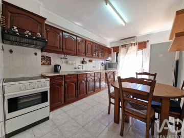 Apartamento T3 para Venda em Quelfes
