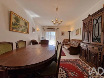 Apartamento T3 para Venda em Quelfes