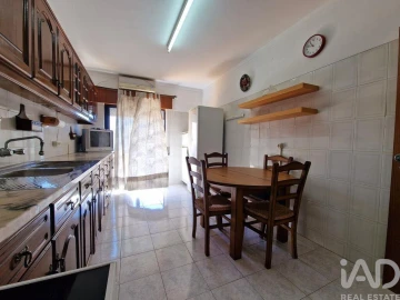 Apartamento T3 para Venda em Quelfes