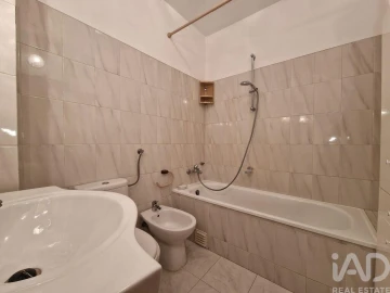 Apartamento T3 para Venda em Quelfes