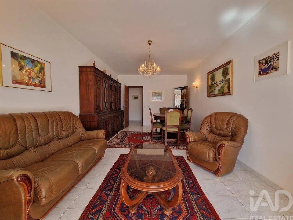 Apartamento T3 para Venda em Quelfes Foto 9