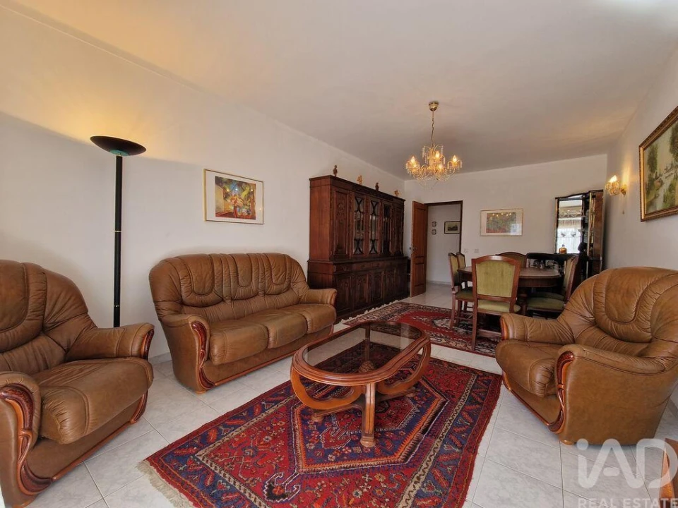 Apartamento T3 para Venda em Quelfes Foto 8