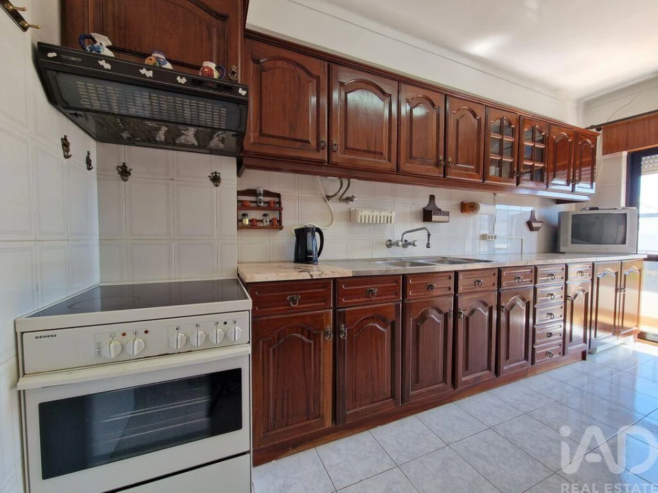 Apartamento T3 para Venda em Quelfes Foto 13
