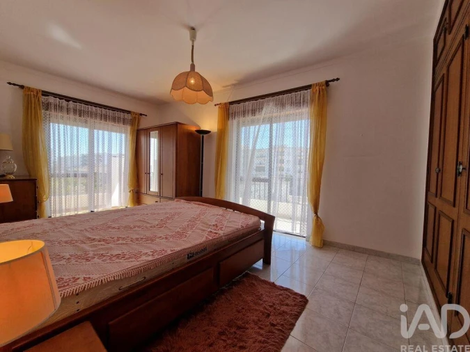 Apartamento T3 para Venda em Quelfes Foto 16