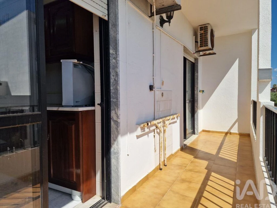 Apartamento T3 para Venda em Quelfes Foto 15