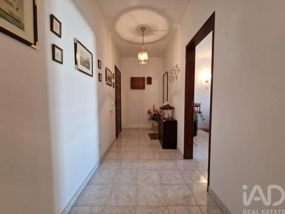 Apartamento T3 para Venda em Quelfes Foto 2