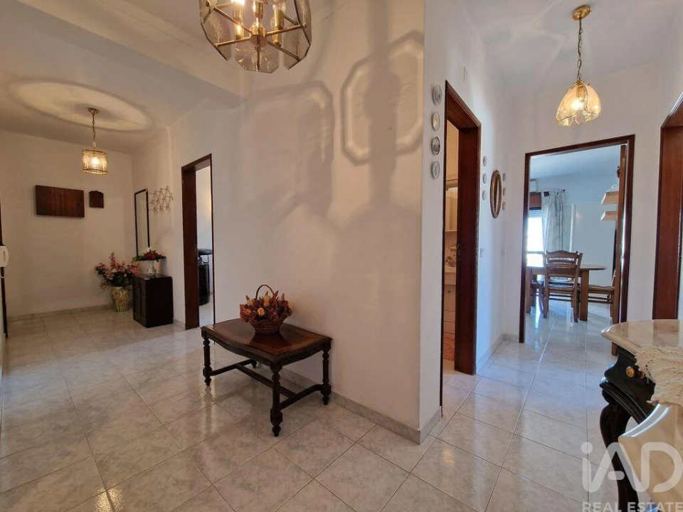 Apartamento T3 para Venda em Quelfes Foto 10