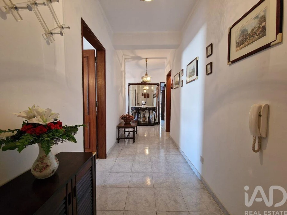 Apartamento T3 para Venda em Quelfes Foto 3