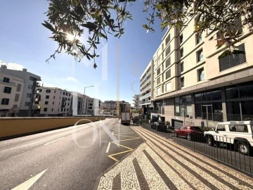 Loja para Venda em Funchal (São Pedro)