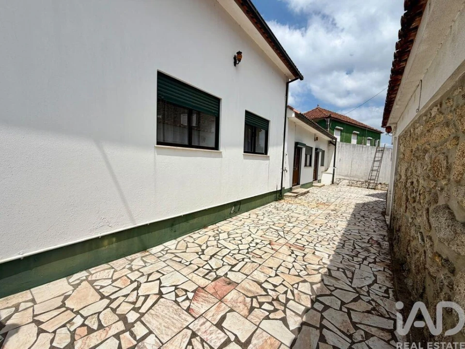 Moradia T2 para Venda em Mujães Foto 3
