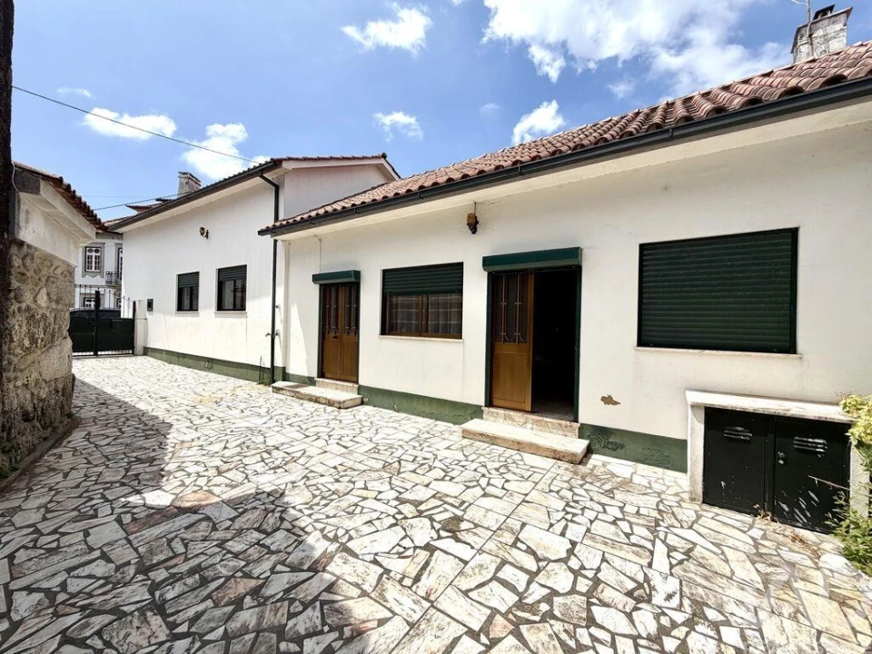 Moradia T2 para Venda em Mujães Foto 1