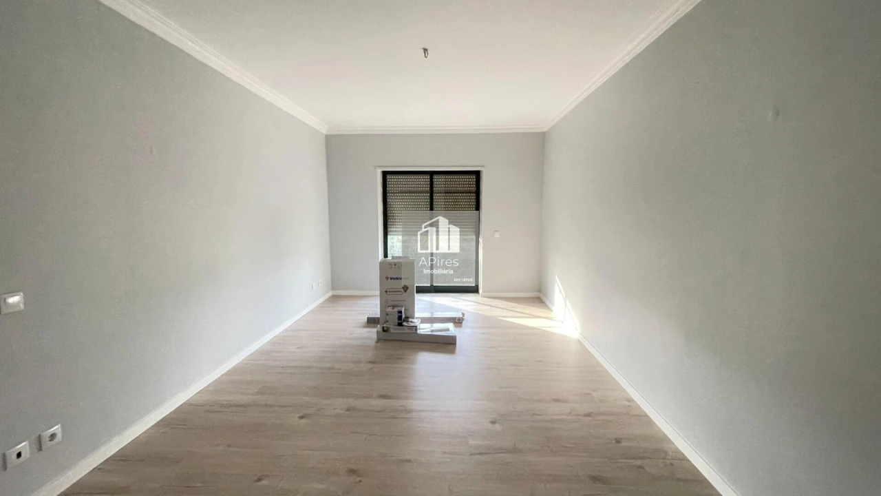 Apartamento T2 para Venda em Caparica e Trafaria Foto 1