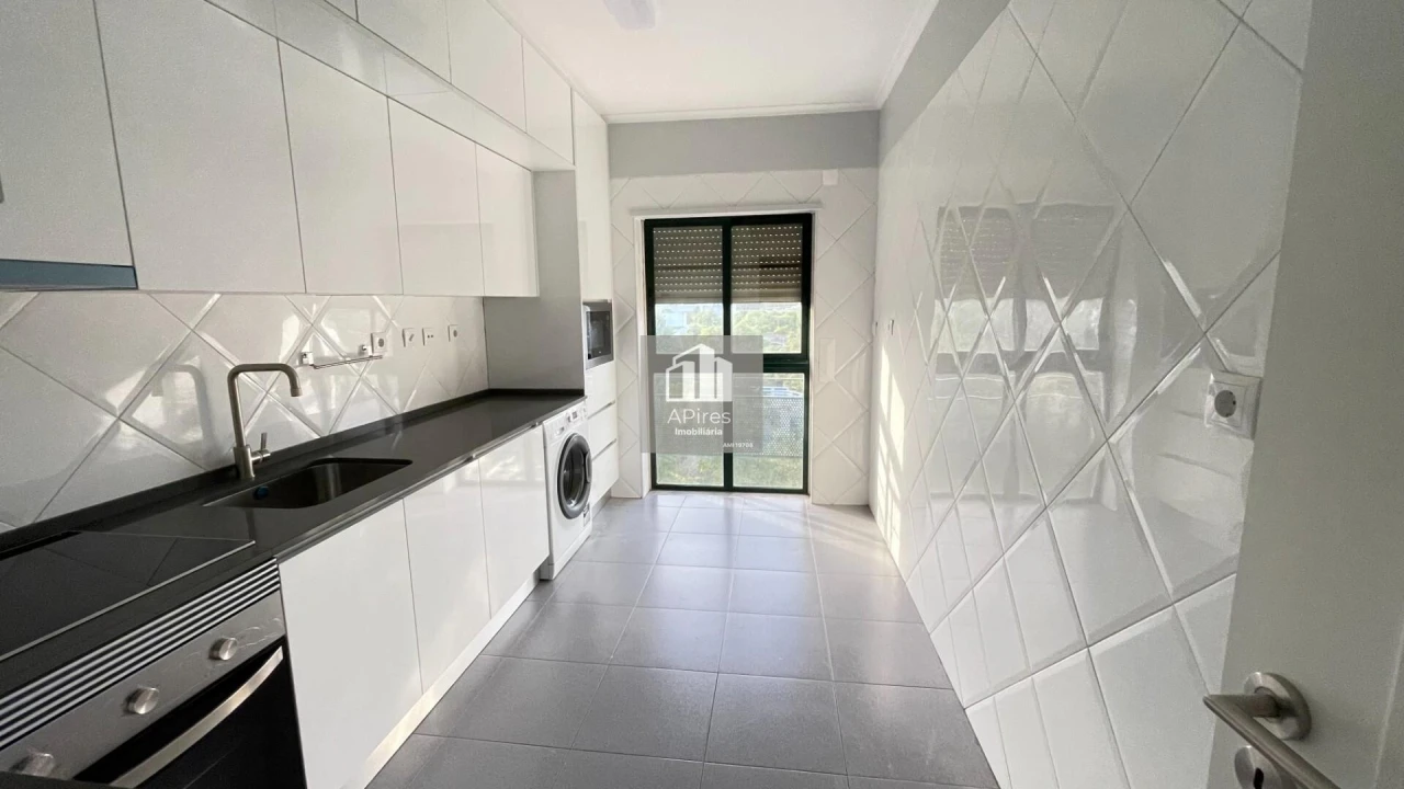Apartamento T2 para Venda em Caparica e Trafaria Foto 2